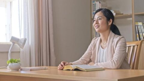 ကားမတော်တဆမှုတွင် နိမိတ်လက္ခဏာတစ်ခုကို သူမ မျက်မြင် ကြုံလိုက်ရသည်