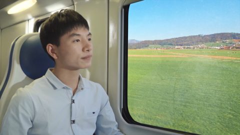 ဆင်းရဲဒုက္ခနှင့် အခက်အခဲတို့ အလယ်တွင် နိုးထခြင်း